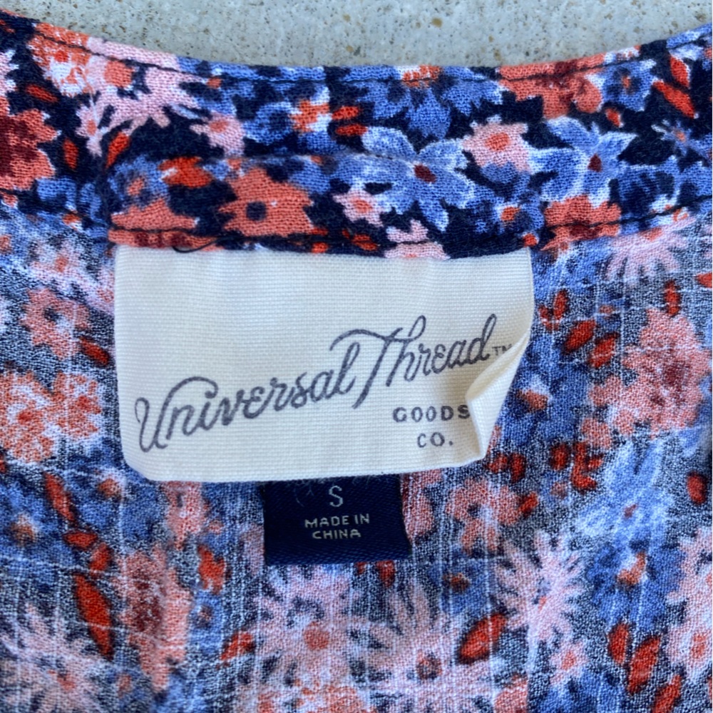 Universal Thread Floral Patterned Top - Picture 2 of 2